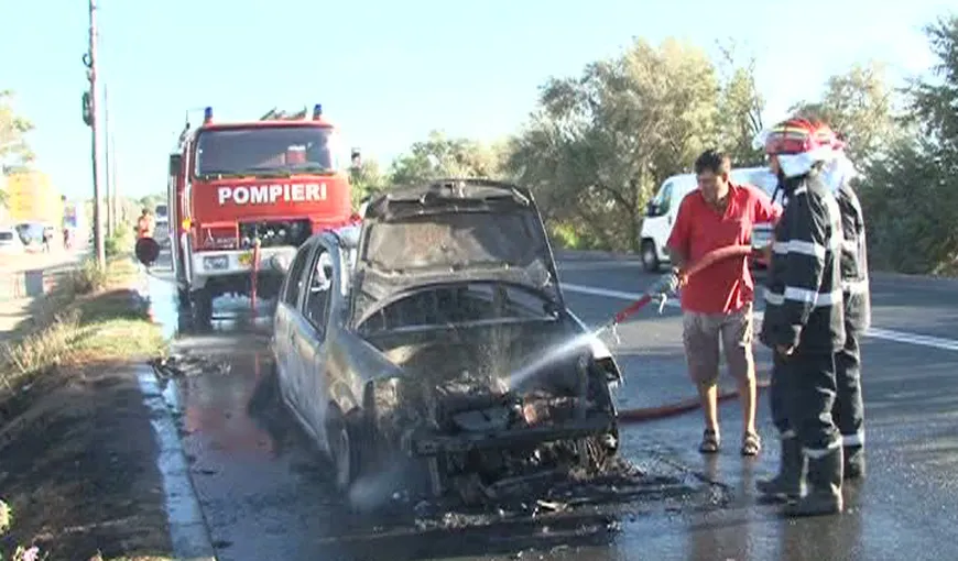 O maşină abia scoasă din service a luat foc în trafic VIDEO