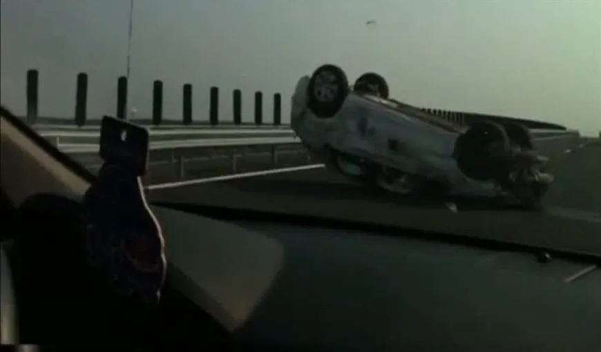 Accident pe autostradă: Două maşini s-au acroşat, trei copii au ajuns la spital VIDEO