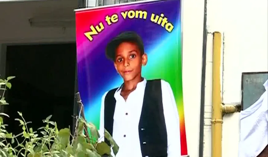 Niko, băieţelul care l-a „îngenunchiat” pe Salam, condus pe ultimul drum VIDEO