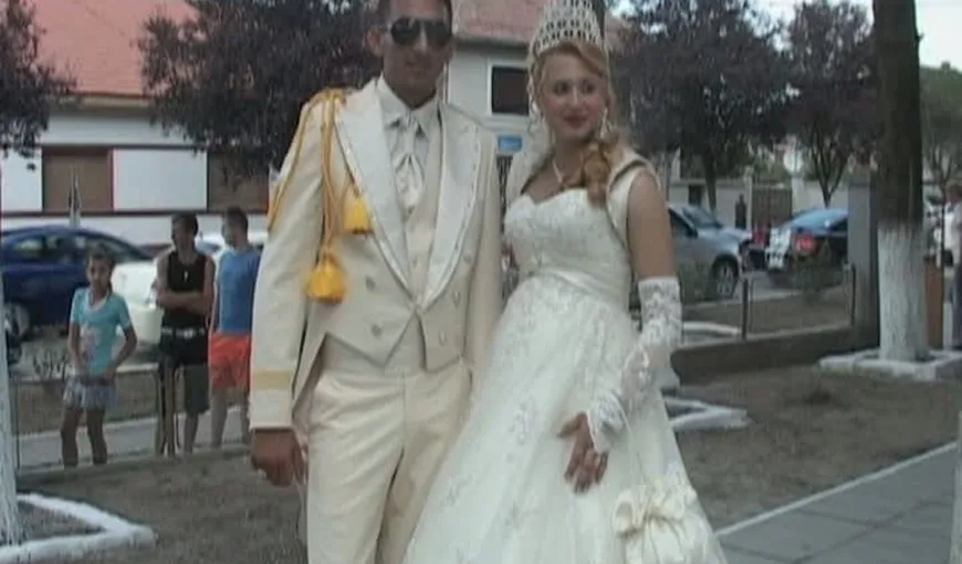 Paradă de maşini de lux, la o nuntă ţigănească din Bocşa VIDEO