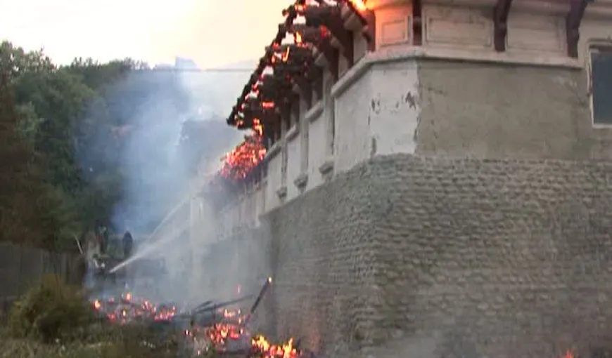 Un scurtcircuit, cauza incendiului de la Olăneşti