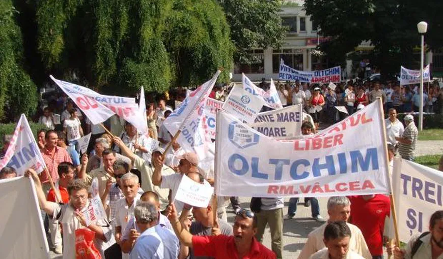 Protest la Oltchim: Peste de 500 de angajaţi vor fi trimişi în şomaj tehnic