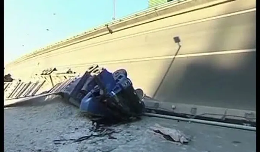 Trei persoane au murit după ce un pod s-a prăbuşit în China VIDEO