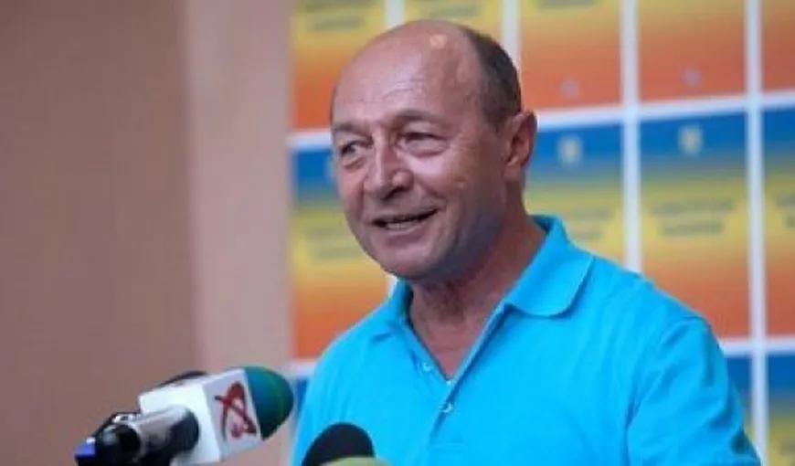 Băsescu: E ilegală scoaterea din liste a românilor cu rezidenţă în afară sau CI expirate
