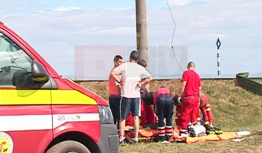 ACCIDENT CUMPLIT în Covasna: Un tractor plin cu muncitori a fost lovit de tren. 8 oameni au murit