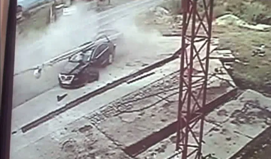 ACCIDENT TERIBIL în Gorj. Două maşini s-au izbit violent VIDEO
