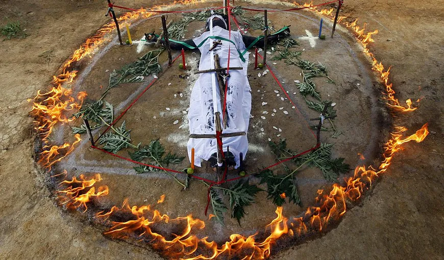 Exorcistul: Un preot columbian susţine că scapă oamenii posedaţi de spiritele rele FOTO