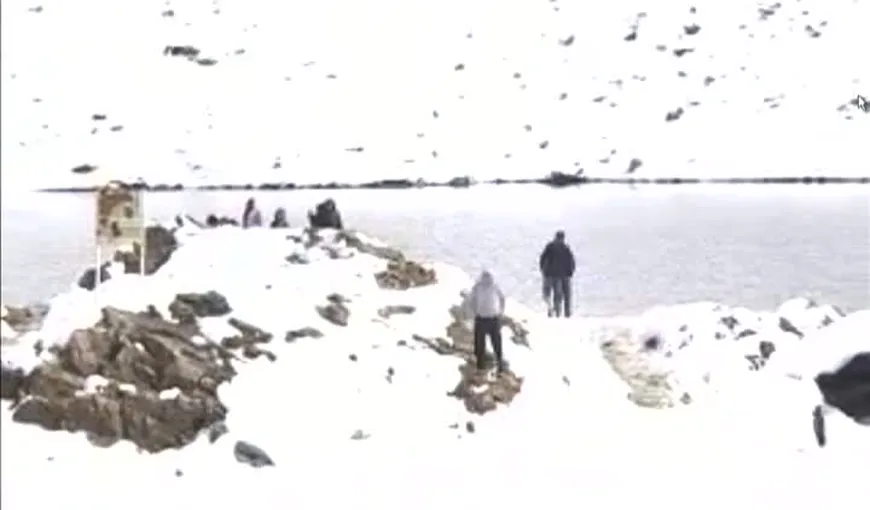 Zăpadă de vis la Bâlea Lac. Turiştii se bucură de prima ninsoare VIDEO