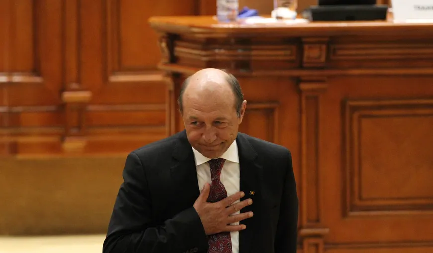 Traian Băsescu i-a trimis lui Ponta un coş cu trandafiri albi