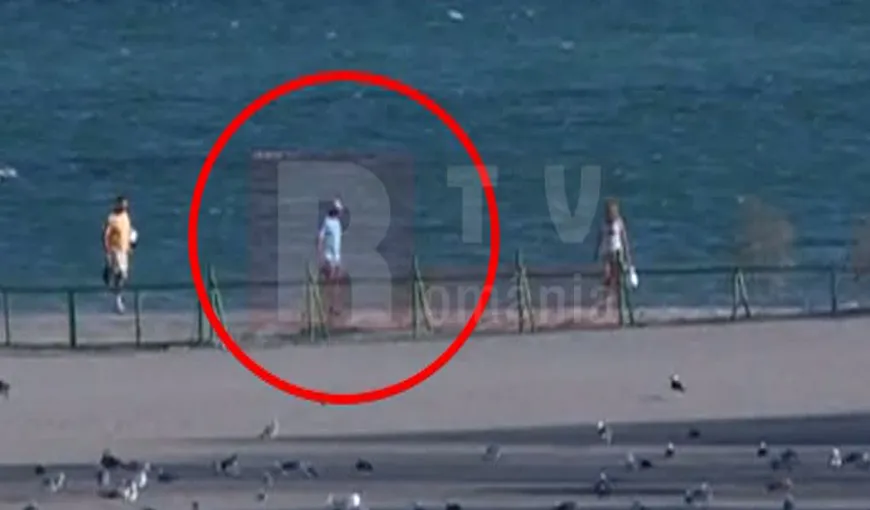 Băsescu, pe plajă la Neptun. Şeful statului s-a plimbat cu şalupa VIDEO
