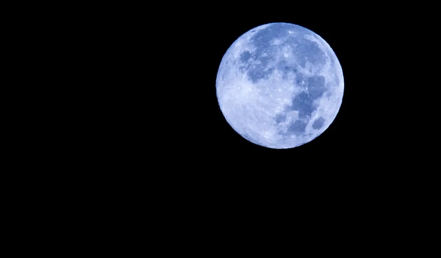 Luna albastră a strălucit pe cerul nopţii PRIMELE FOTOGRAFII