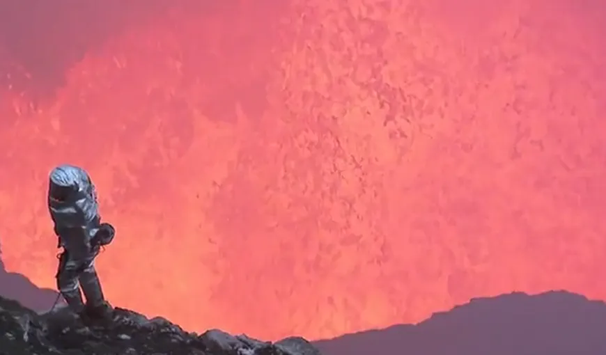 Călătorie într-un vulcan…activ: Bărbatul care s-a aventurat lângă o mare de lavă fierbinte VIDEO