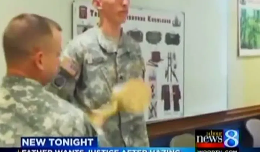 Ritual STUPID de iniţiere: Un soldat american este LOVIT CU CIOCANUL în piept de un superior VIDEO