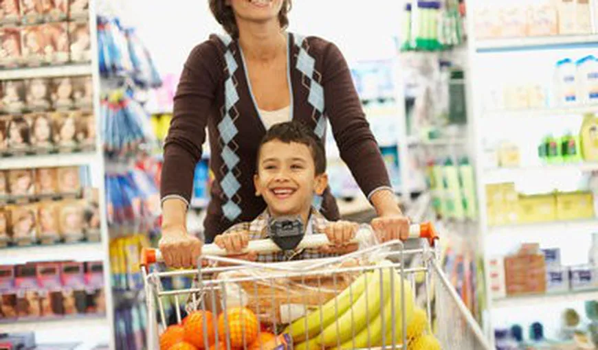 Marea provocare: Cu copilul la cumpărături. Tehnici eficiente că să o scoţi la capăt