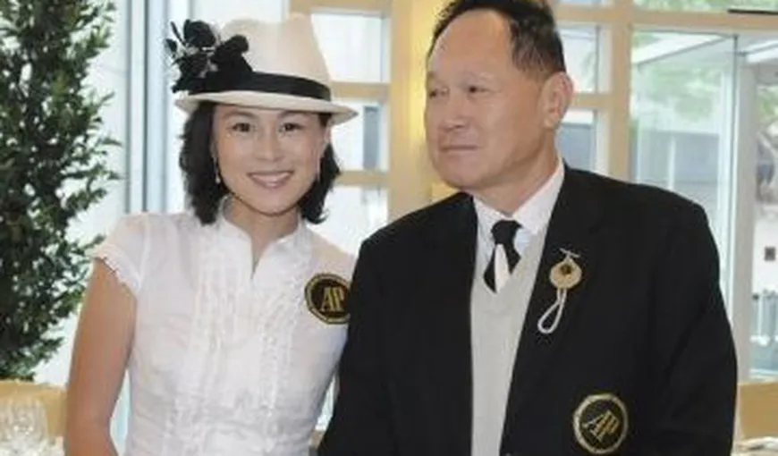 Fiica lesbiană a miliardarului din Hong Kong îi cere tatălui ei să renunţe la „prima de căsătorie”