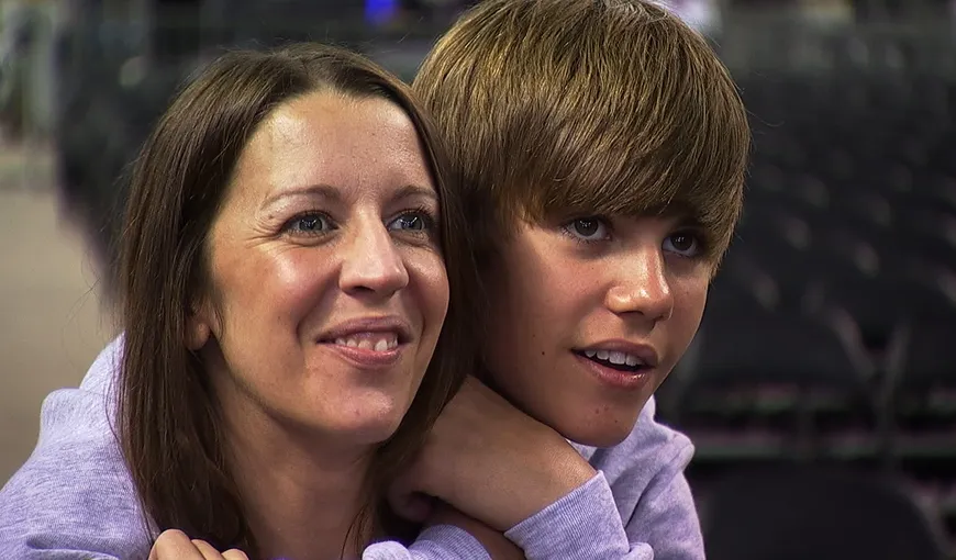Mama lui Justin Bieber a fost abuzată sexual ani întregi, în copilărie
