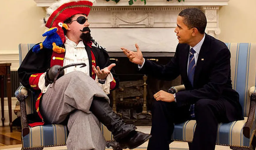 Barack Obama, de vorbă cu un „pirat”, la Casa Albă FOTO