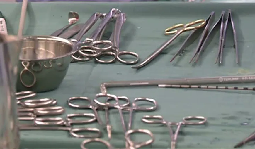 Greşeală medicală de neînchipuit, la Spitalul Colţea: Un tânăr a ieşit din operaţie fără 14 dinţi