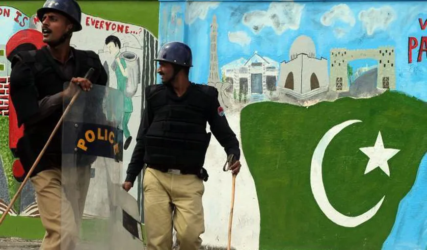 Două cinematografe, incendiate în Pakistan în manifestaţiile împotriva filmului antiislam