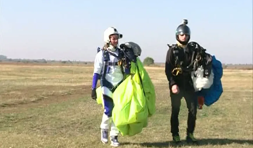 Record pe cer. Paraşutiştii români au reuşit o nouă premieră VIDEO