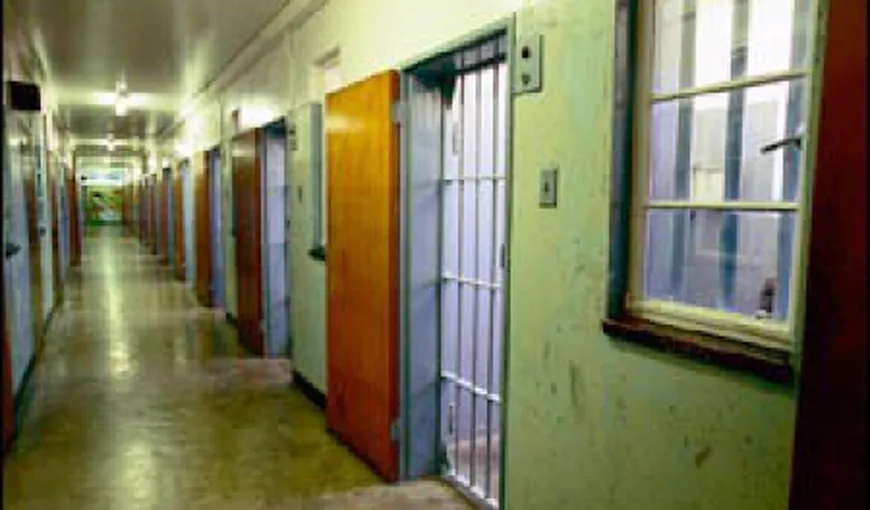 Bătaie generală la Penitenciarul Colibaşi. Trei deţinuţi, duşi la Spitalul Militar din Piteşti