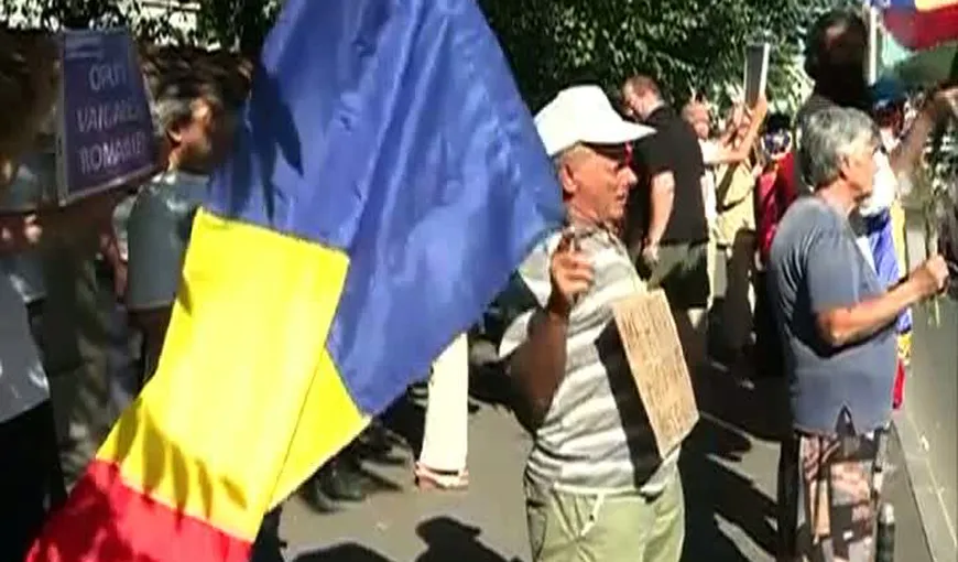Protest anti-Băsescu la Ambasada Germaniei
