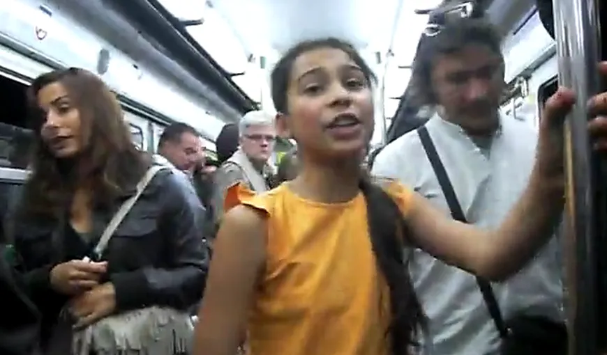 Rap românesc în metroul din Paris: O fetiţă le cântă francezilor melodiile trupei B.U.G. Mafia VIDEO