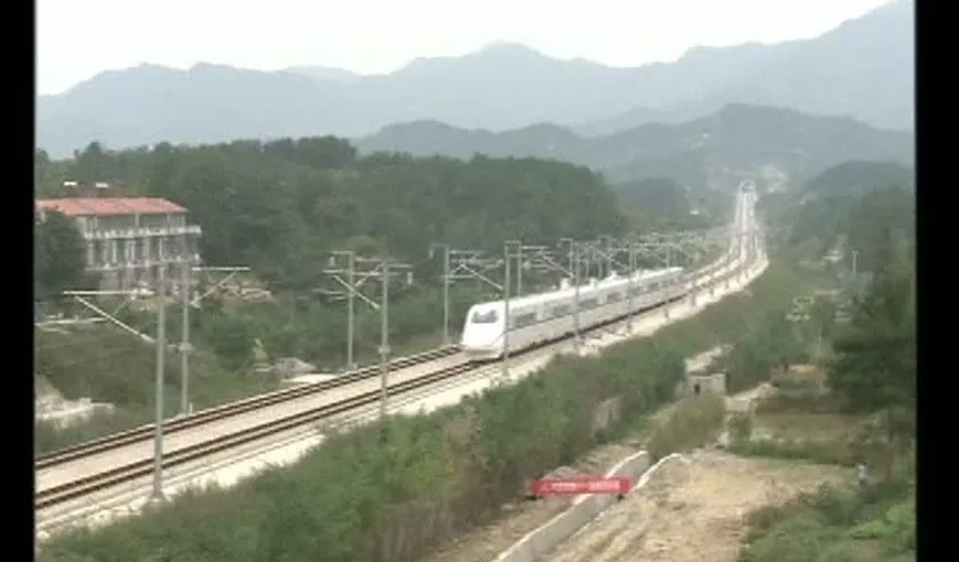 Chinezii vor inaugura un tren care circulă cu 300 de km/h