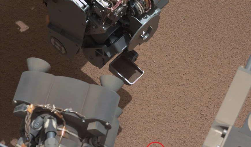 Robotul Curiosity a descoperit pe Marte un „obiect strălucitor” FOTO