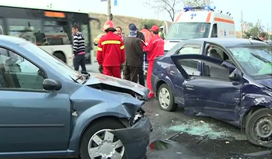 Accident grav în Capitală: Patru maşini s-au lovit, trei persoane sunt grav rănite VIDEO