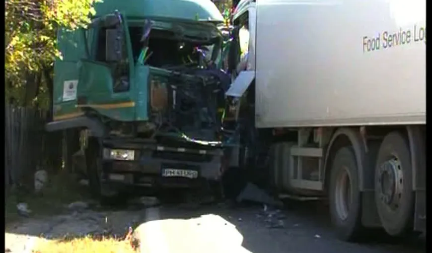 Traficul rutier, blocat în Prahova, după ce două TIR-uri s-au tamponat VIDEO