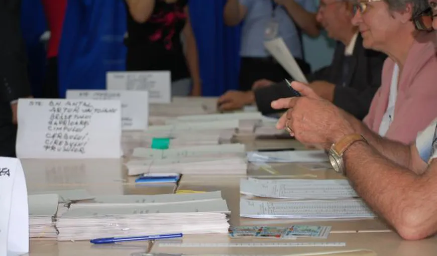 Dosarul „Fraude la referendum”: Trei preşedinţi de secţii de votare au fost trimişi în judecată