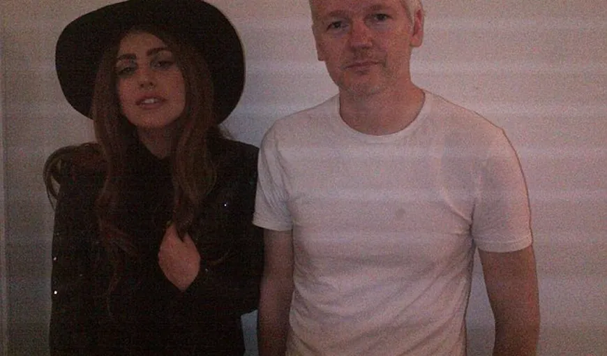 Lady Gaga a luat cina cu Julian Assange, fondatorul WikiLeaks FOTO