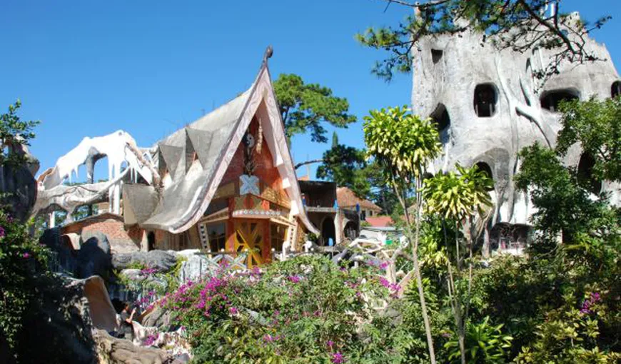 Casa de poveste din Vietnam: O combinaţie între Gaudi, Dali şi Disney FOTO