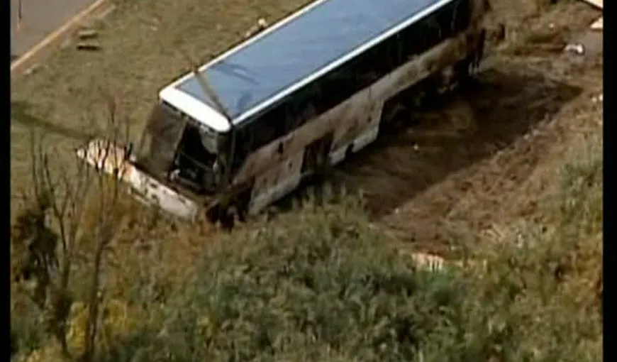 Autocar răsturnat pe o autostradă din SUA: 23 de persoane, rănite grav VIDEO