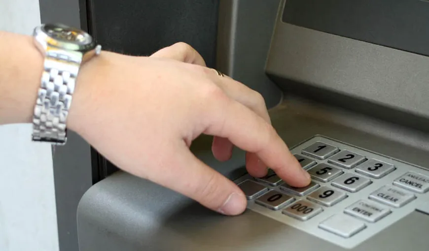 EROARE bancară: Sute de persoane s-au trezit cu conturile goale după ce au plătit cu cardul VIDEO