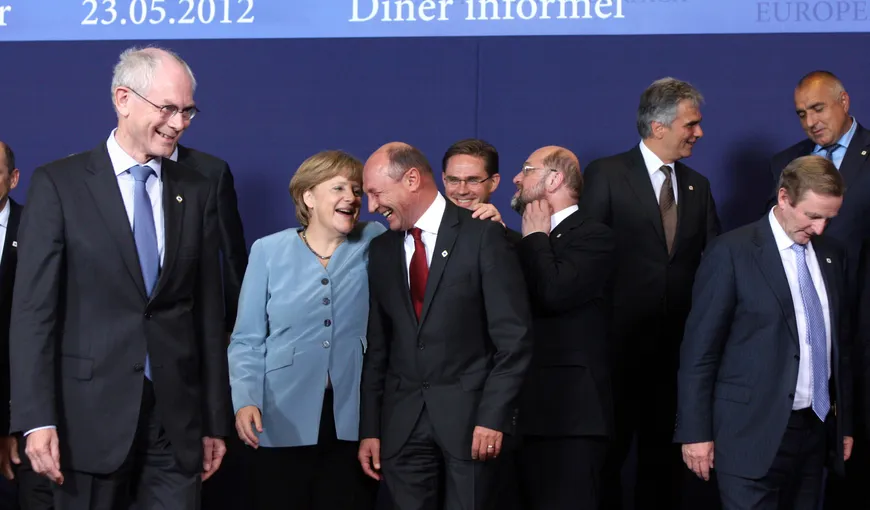 Tete-a-tete la Congresul PPE: Traian Băsescu a discutat 10 minute cu Angela Merkel VIDEO