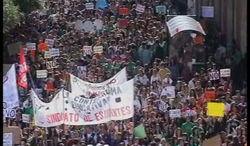 Zeci de mii de elevi şi studenţi demonstrează pe străzi în Spania,din cauza reformei Educaţiei VIDEO