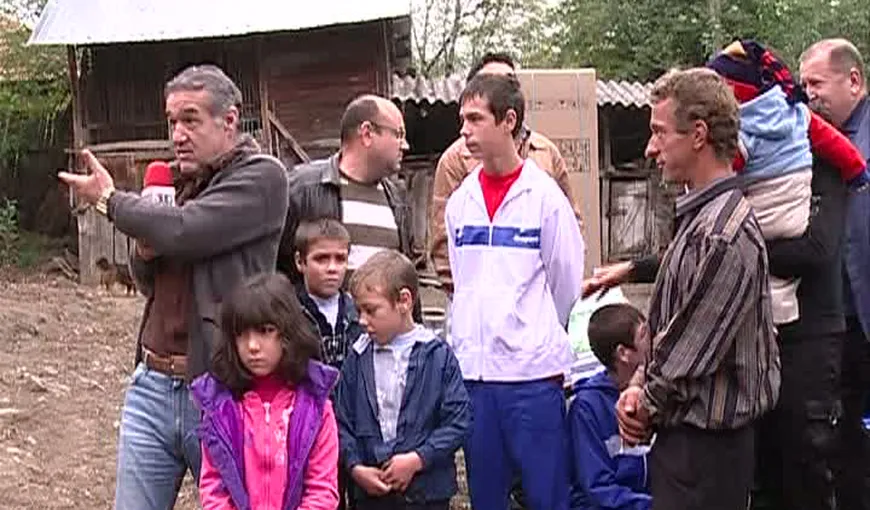 Gigi Becali a oferit o casă familiei care stătea în câmp VIDEO