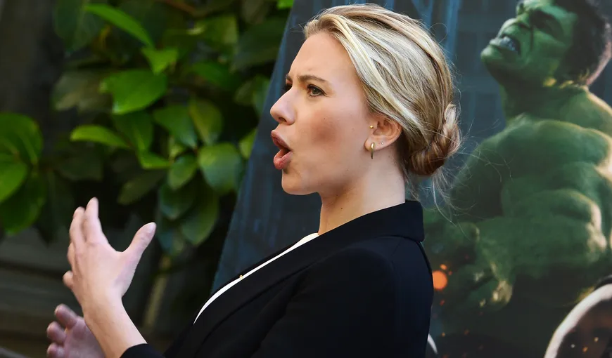 Scarlett Johansson, convinsă că Ryan Reynolds a înşelat-o cu Blake Lively