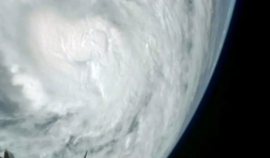 Cum se vede giganticul uragan Sandy din spaţiu VIDEO