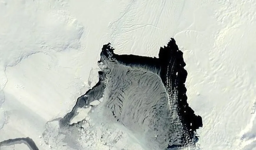 Un iceberg gigantic, pe cale să se desprindă din Antarctica VIDEO