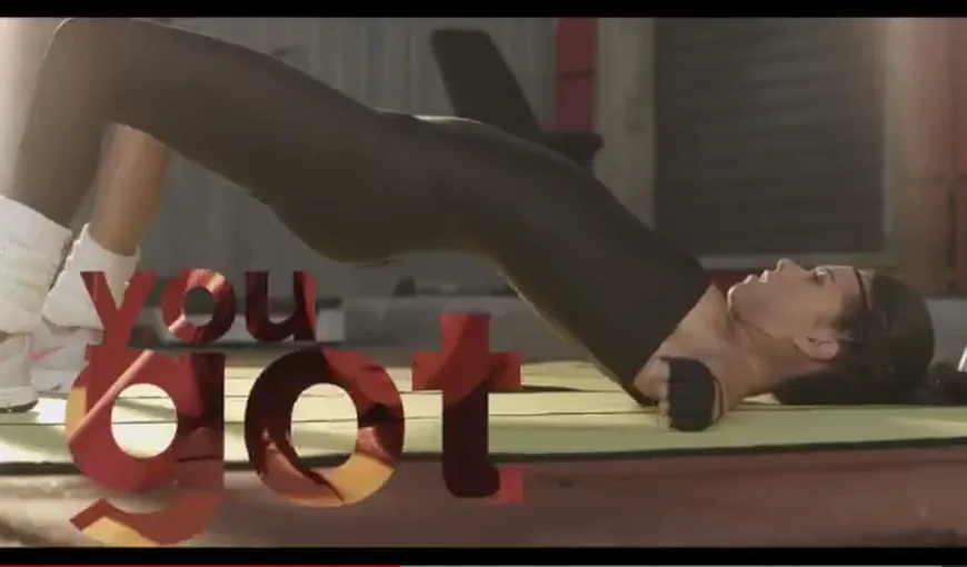 Inna face gimnastică într-un costum mulat şi extrem de sexy, în noul videoclip
