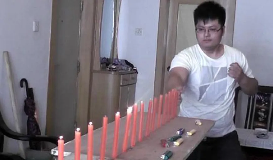 Un chinez stinge lumânări de la 3 METRI DISTANŢĂ cu energia generată de loviturile sale VIDEO