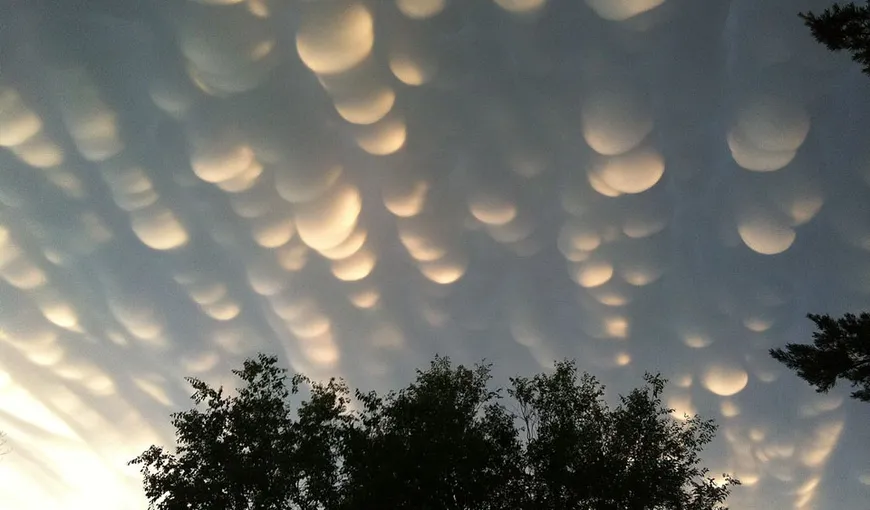 Fenomen meteo rar: Cerul canadian a fost acoperit de nori bizari FOTO