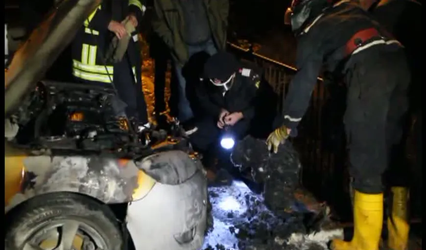 Maşina unui comisar al Gărzii Financiare Botoşani a fost incendiată VIDEO