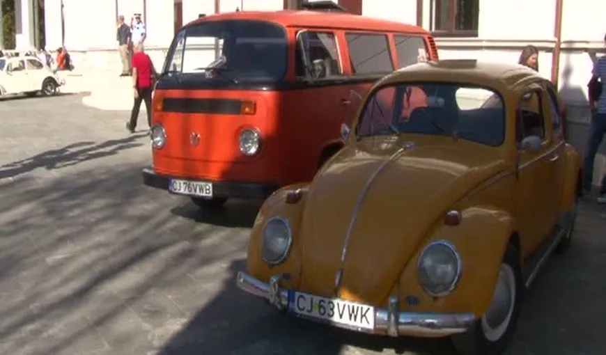Parada maşinilor de epocă în Cluj-Napoca. Vezi VEDETELE EXPOZIŢIEI