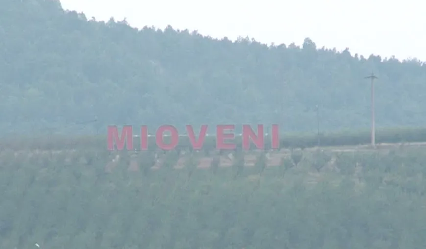 La Mioveni, ca la Hollywood: Autorităţile au scris numele oraşului pe un deal