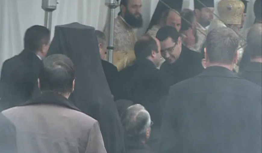 Premierul Victor Ponta, printre pelerinii veniţi la moaştele Sfintei Cuvioasa Parascheva
