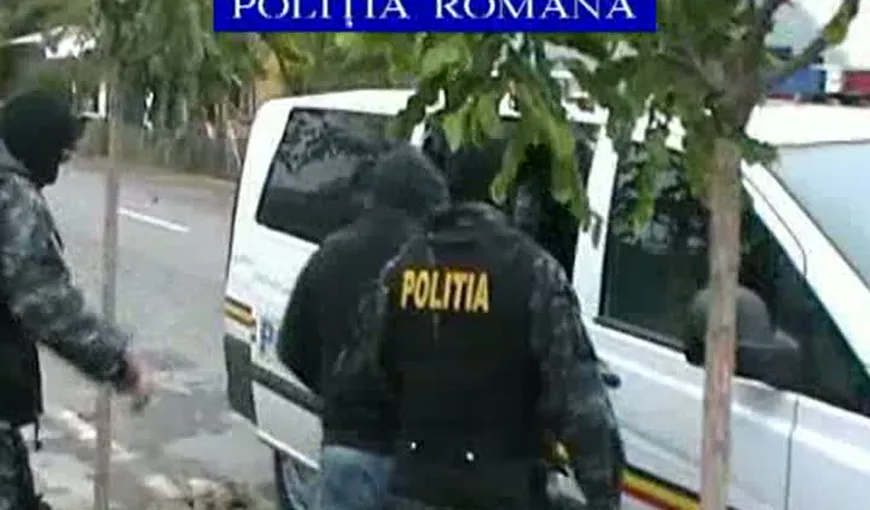 O reţea care fura maşini din străinătate şi le vindea apoi în România, prinsă de Poliţie